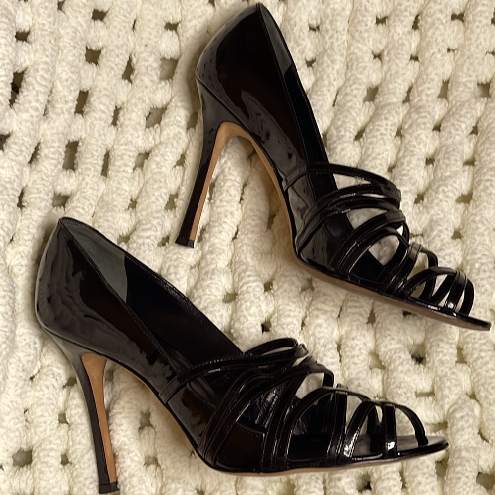 Manolo Blahnik shiny,black, sexy, patent leather, stiletto heels. Size 39. EUC.